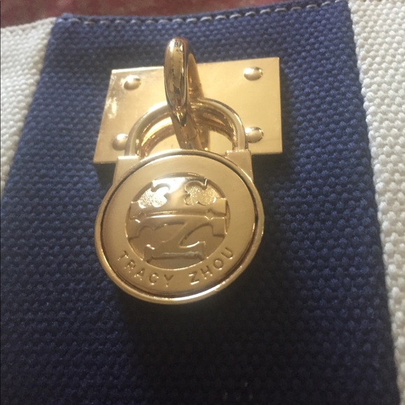 Tracy Zhou wallet with wrist strap - Picture 7 of 8